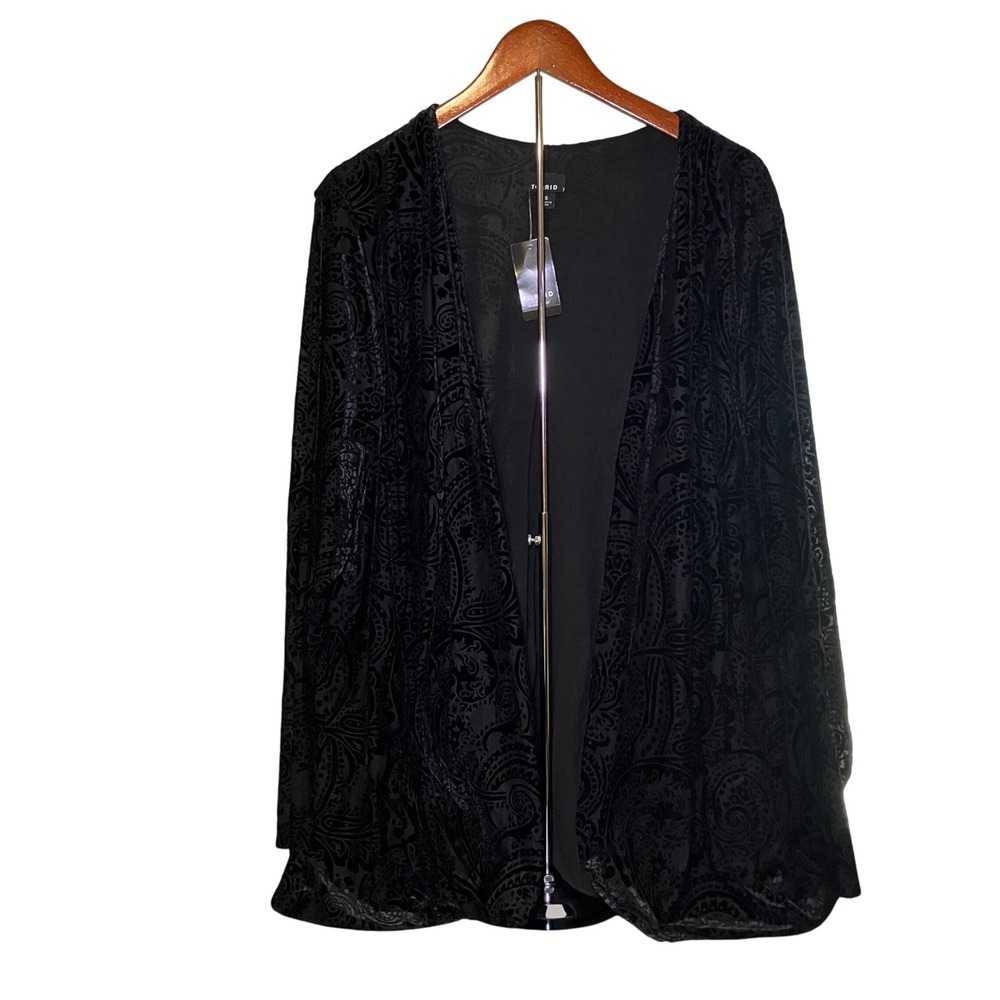 Torrid Burnout Velvet Blazer Size 5 Black Paisley Blazer